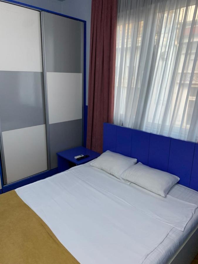 Gorgona Albergue Batumi Exterior foto