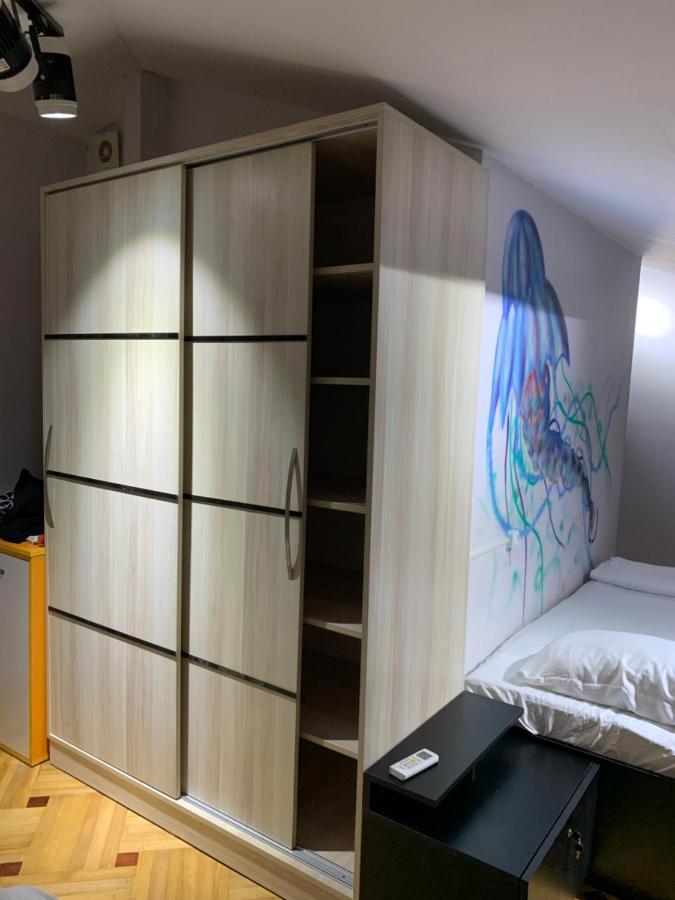 Gorgona Albergue Batumi Exterior foto